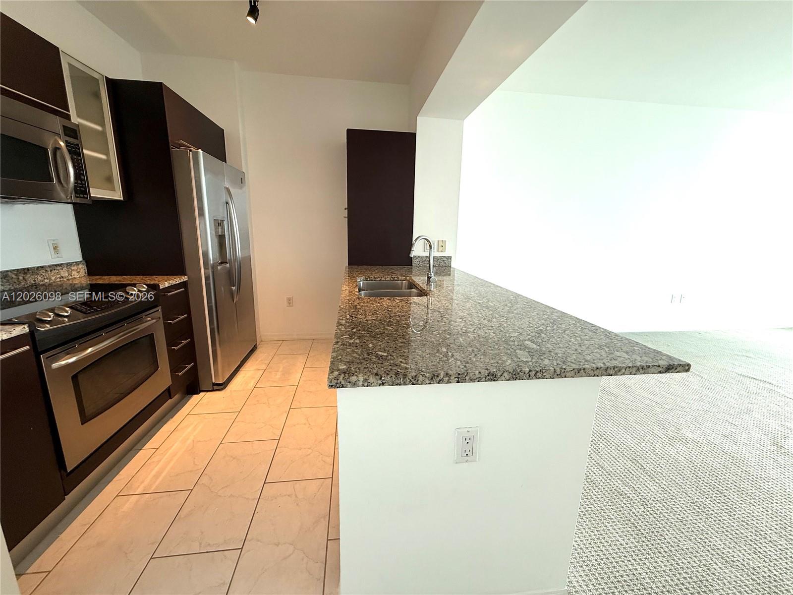 951 Brickell Ave #3703