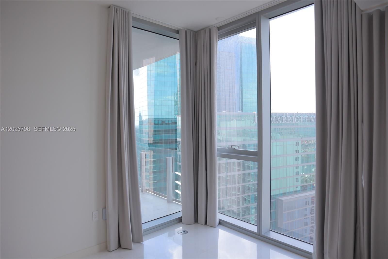 image Aston Martin Residences15