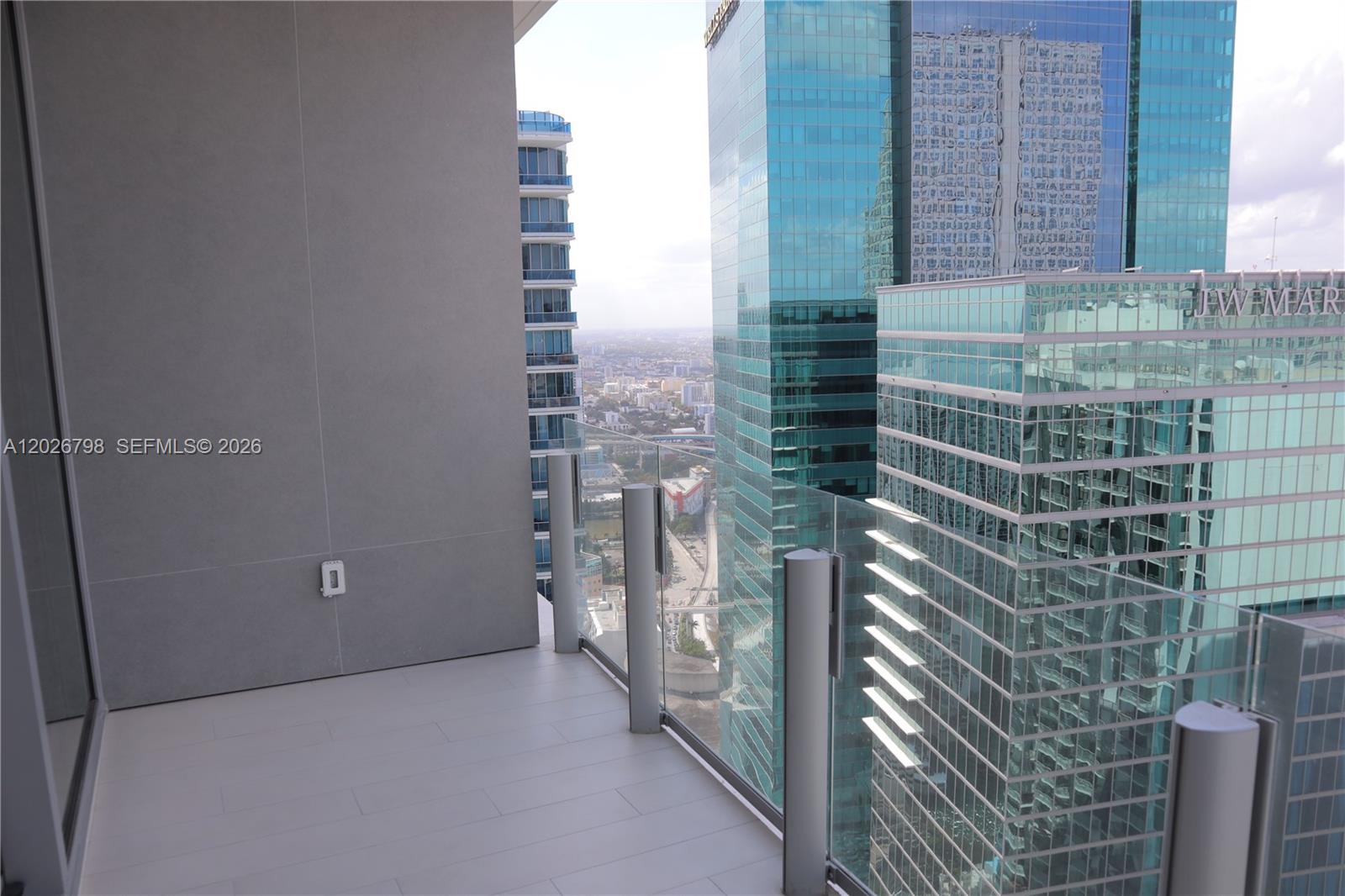 image Aston Martin Residences17