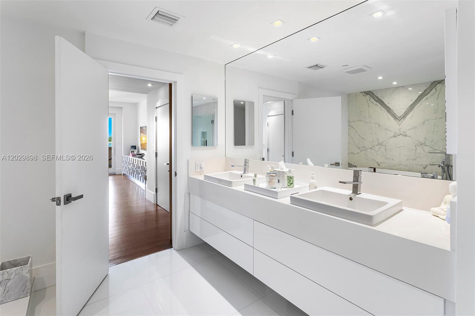 2122 Fisher Is Dr #2122 Miami Beach, FL 33109