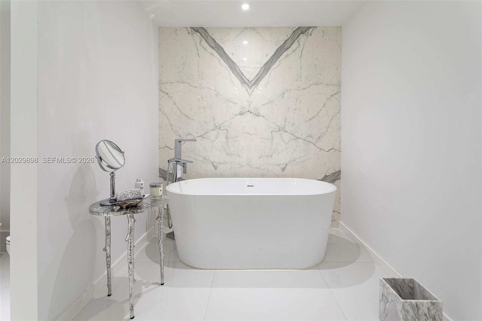 2122 Fisher Is Dr #2122 Miami Beach, FL 33109