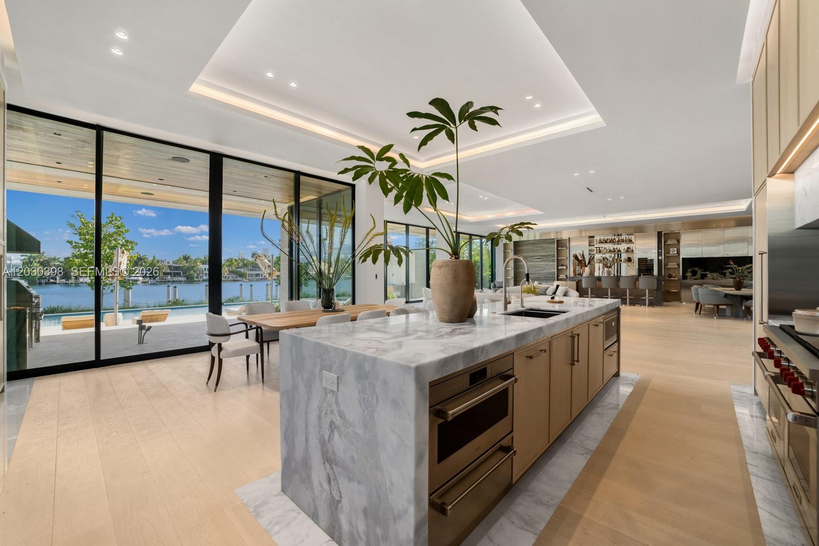 360 S Hibiscus Dr Miami Beach, FL 33139