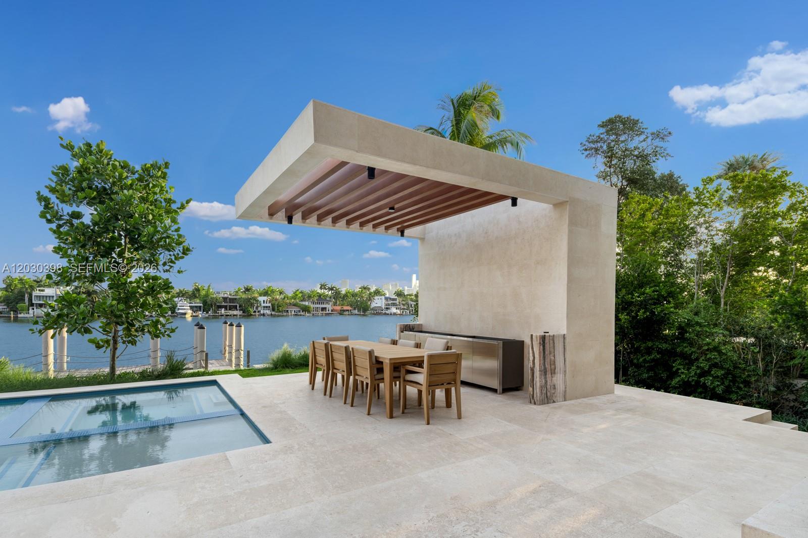 360 S Hibiscus Dr Miami Beach, FL 33139