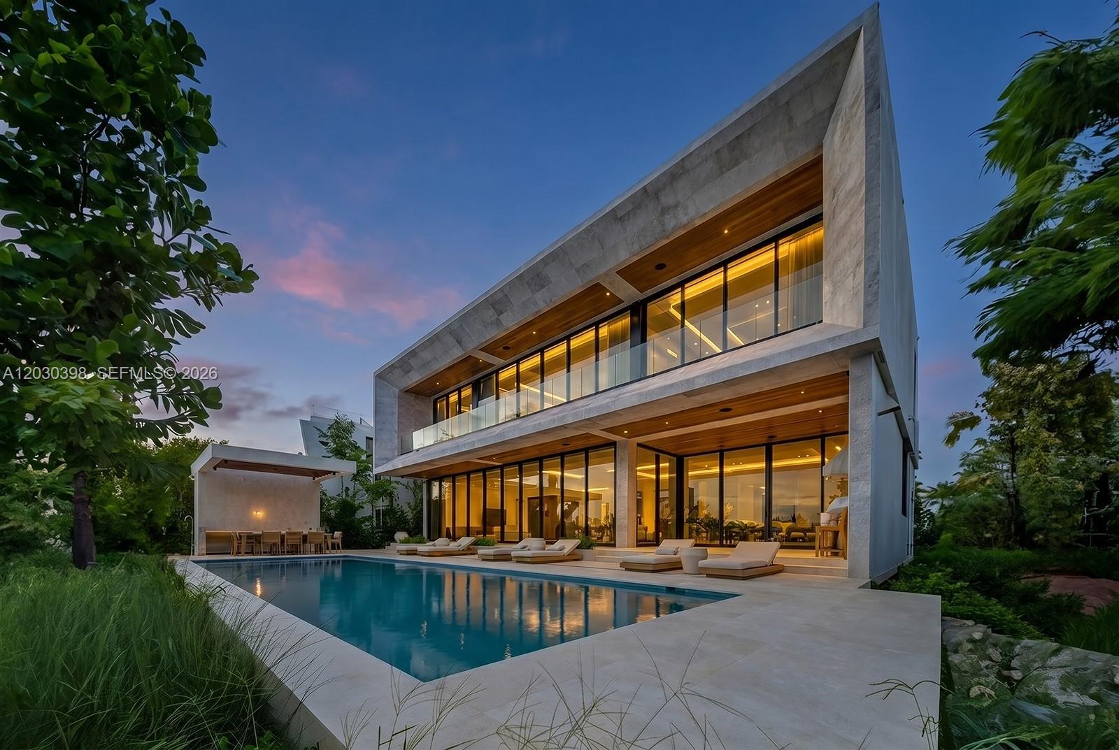 360 S Hibiscus Dr Miami Beach, FL 33139