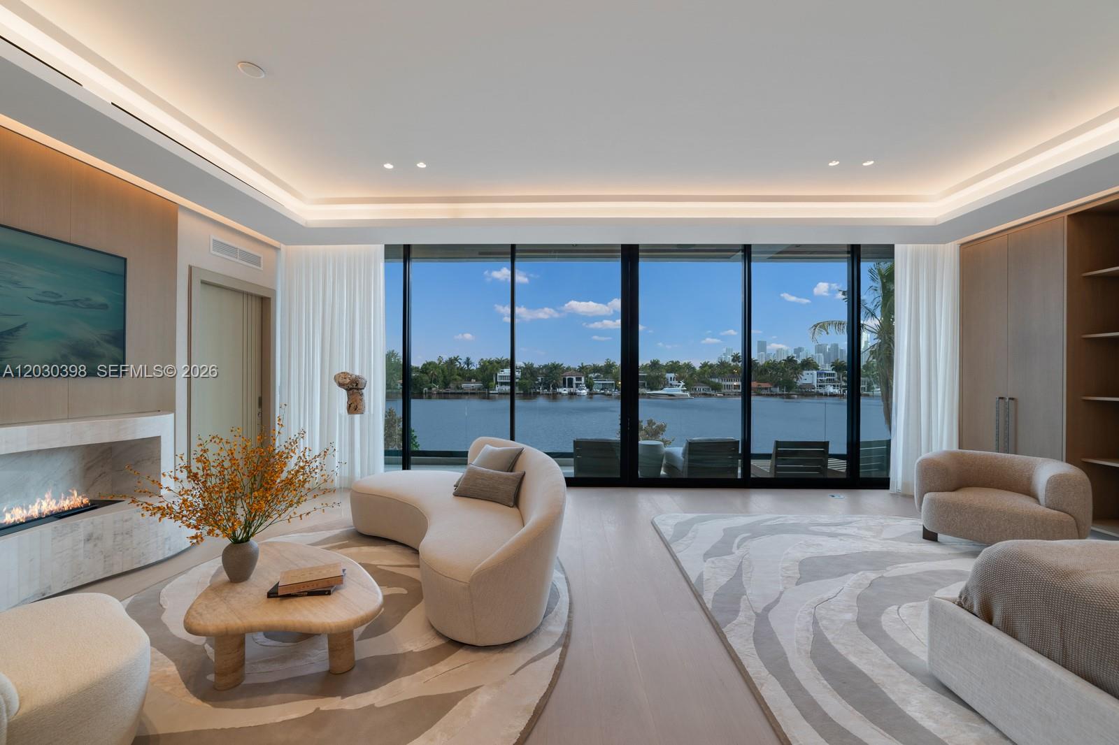 360 S Hibiscus Dr Miami Beach, FL 33139