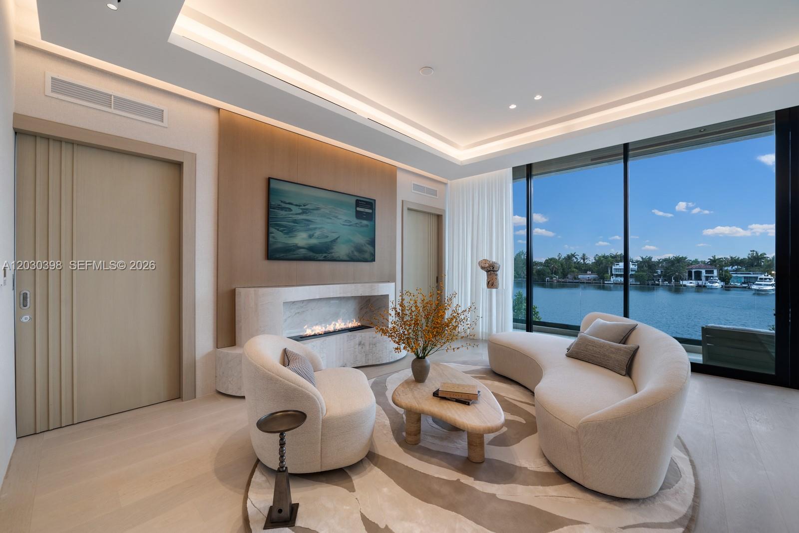 360 S Hibiscus Dr Miami Beach, FL 33139