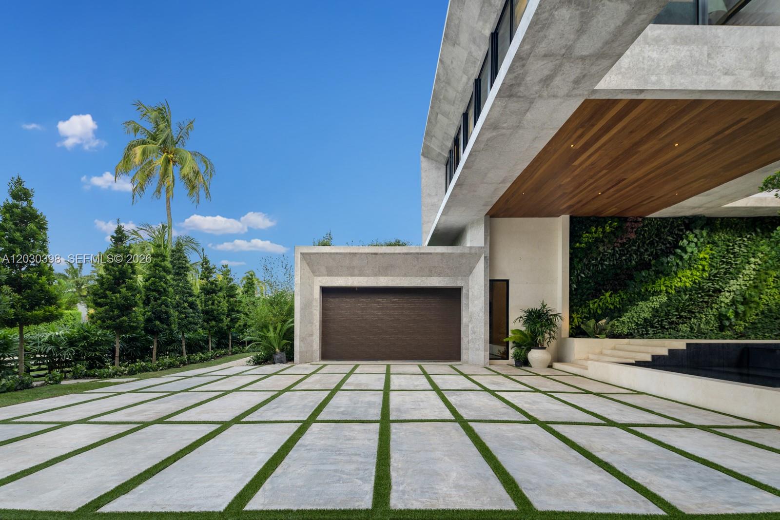 360 S Hibiscus Dr Miami Beach, FL 33139