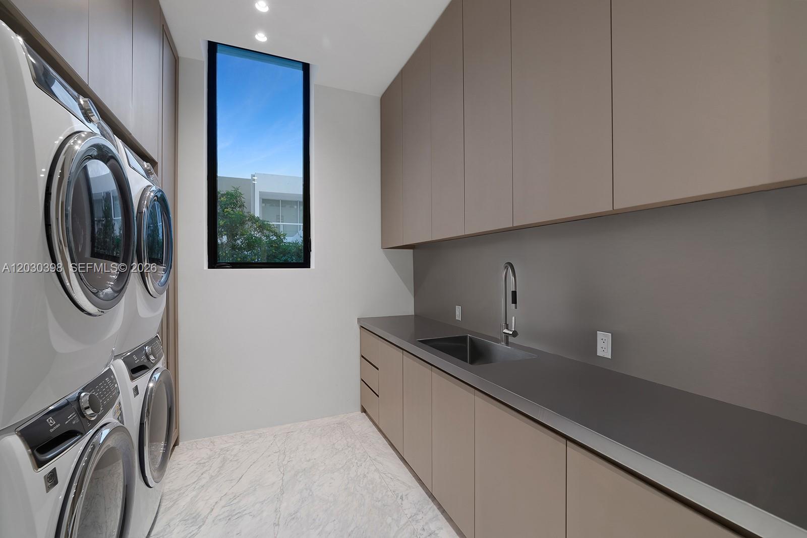 360 S Hibiscus Dr Miami Beach, FL 33139