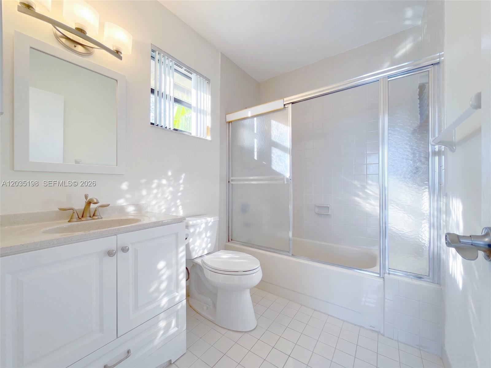 5002 SW 72nd Miami, FL 33155