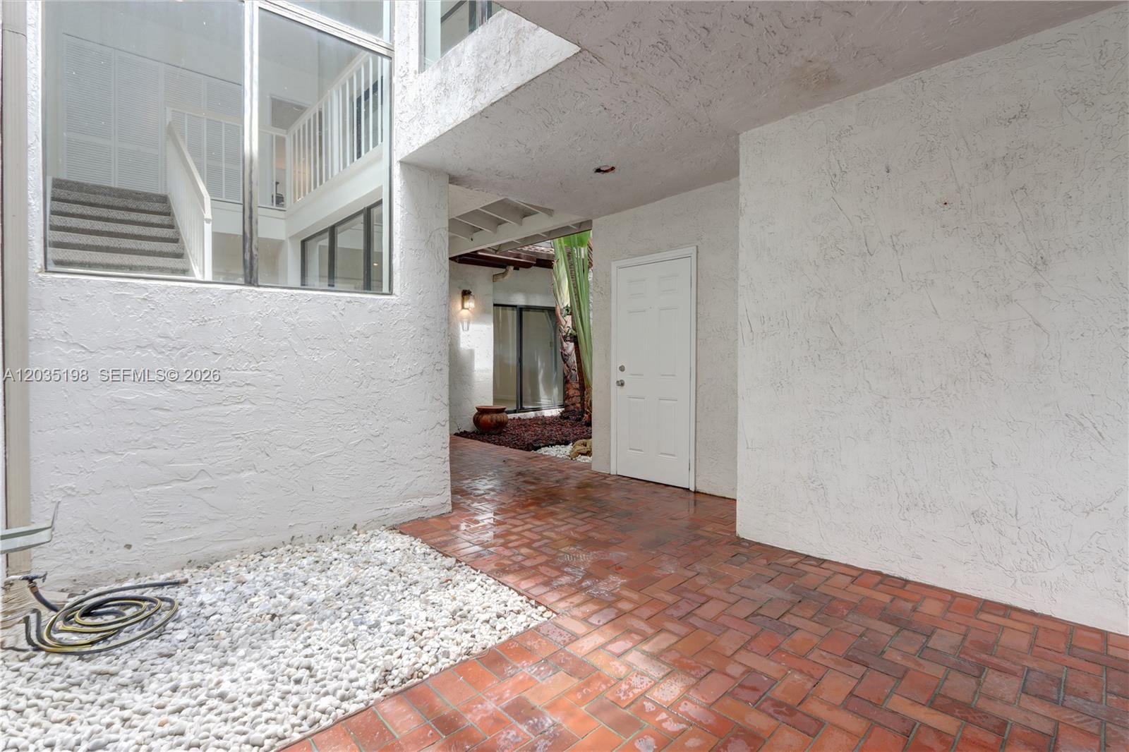 5002 SW 72nd Miami, FL 33155