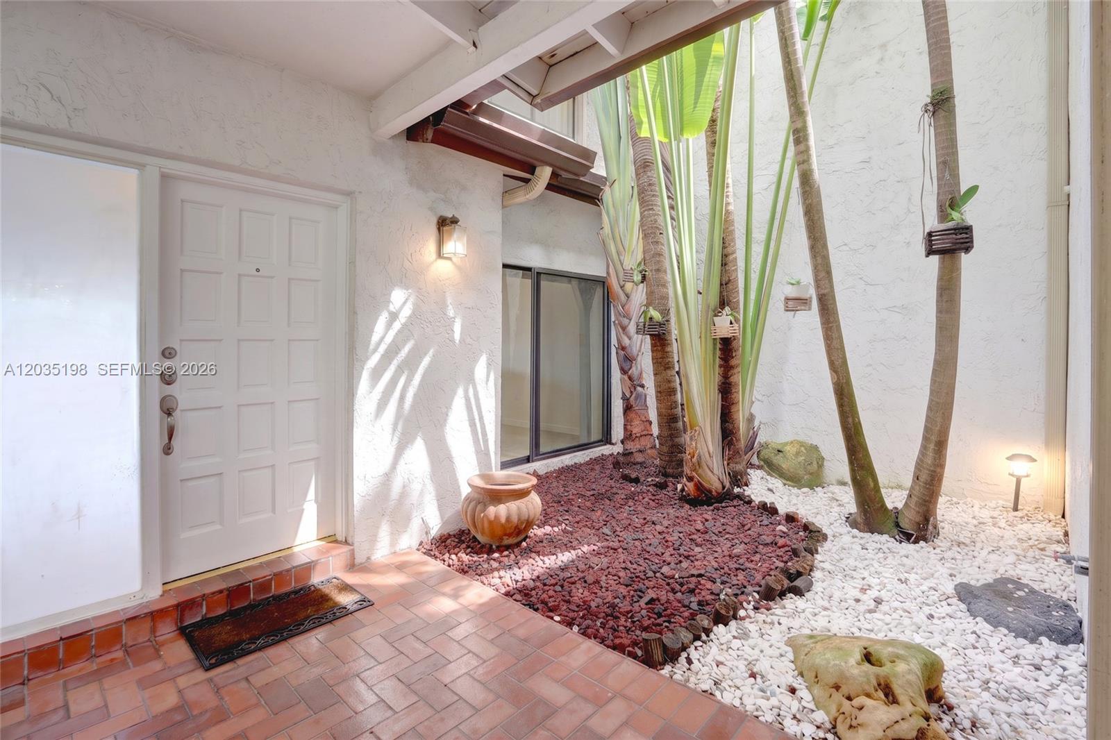 5002 SW 72nd Miami, FL 33155