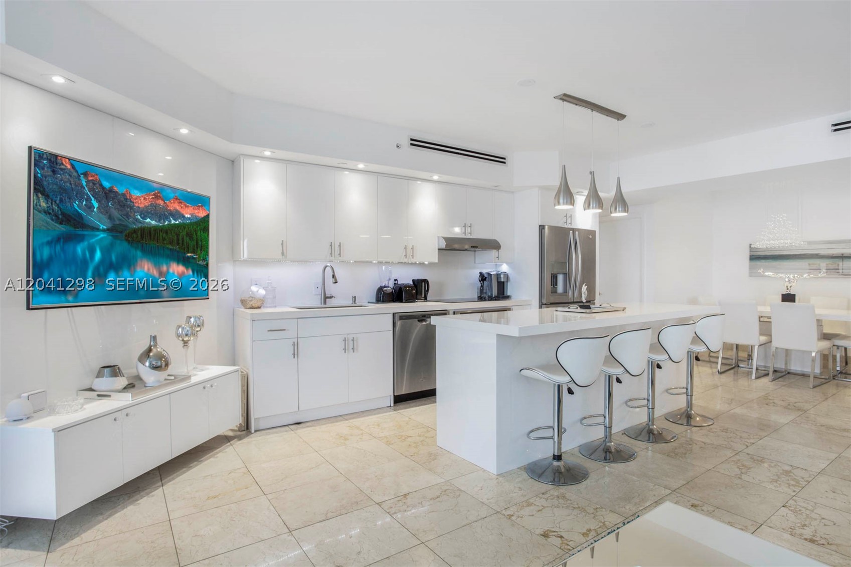 4775 Collins Ave #2508 Miami Beach, FL 33140