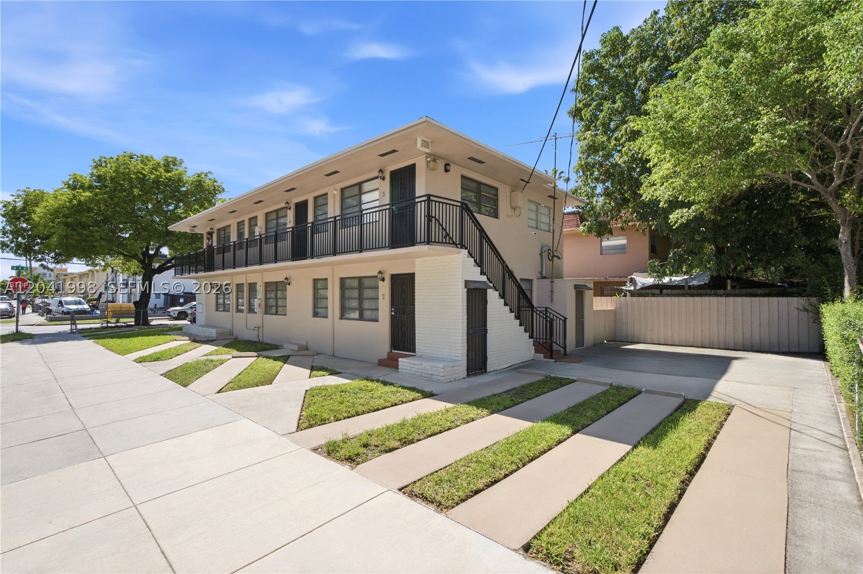 443 SW 4th Ave Miami, FL 33130