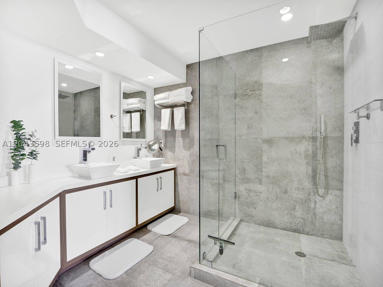 888 Brickell Key Dr #2412 Miami, FL 33131