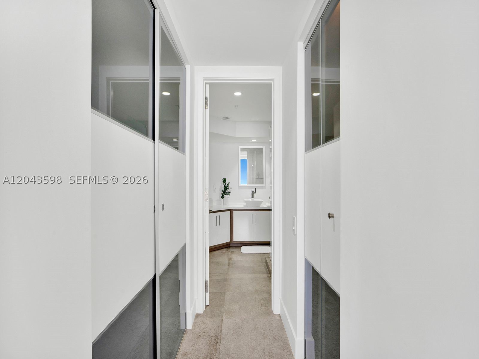 888 Brickell Key Dr #2412 Miami, FL 33131