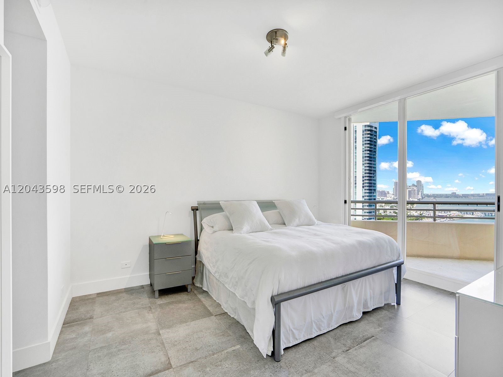 888 Brickell Key Dr #2412 Miami, FL 33131