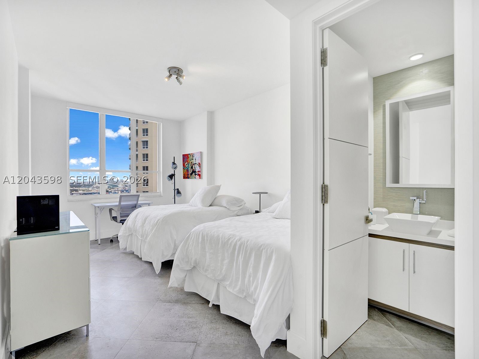 888 Brickell Key Dr #2412 Miami, FL 33131