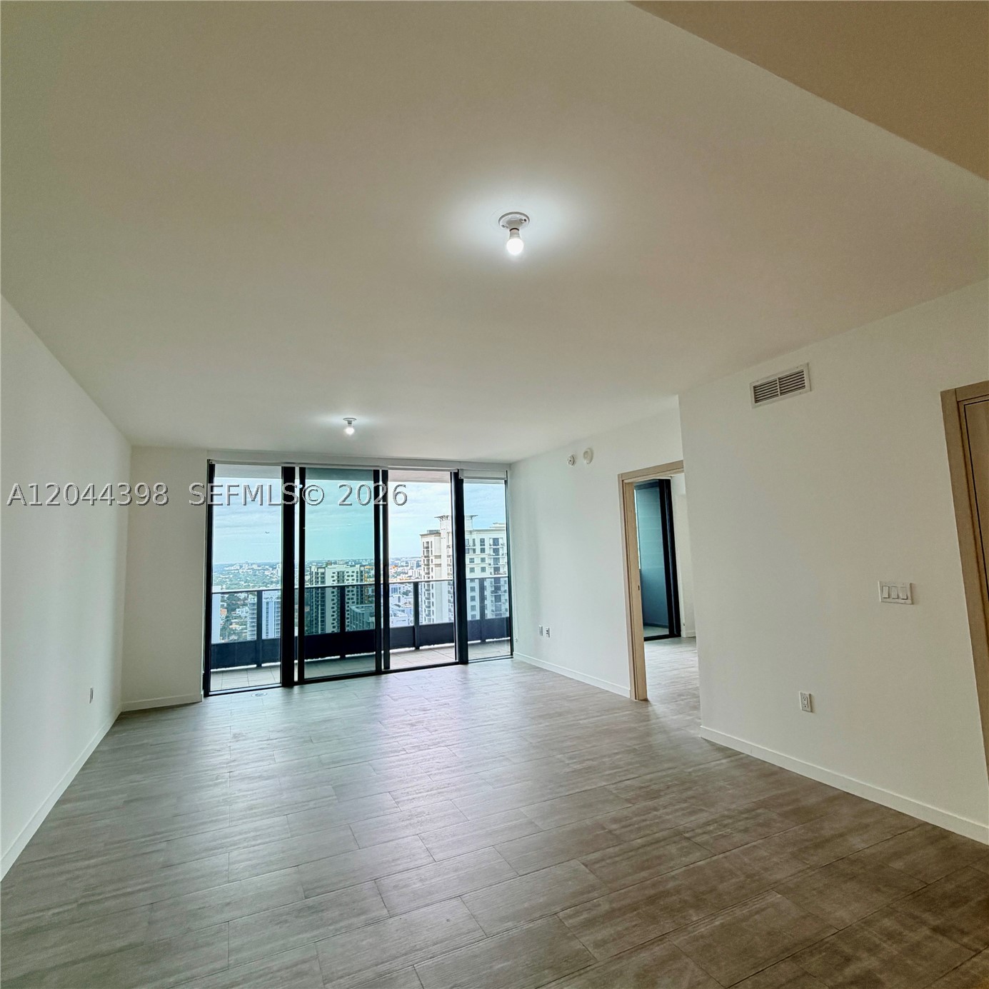 image Brickell Flatiron18