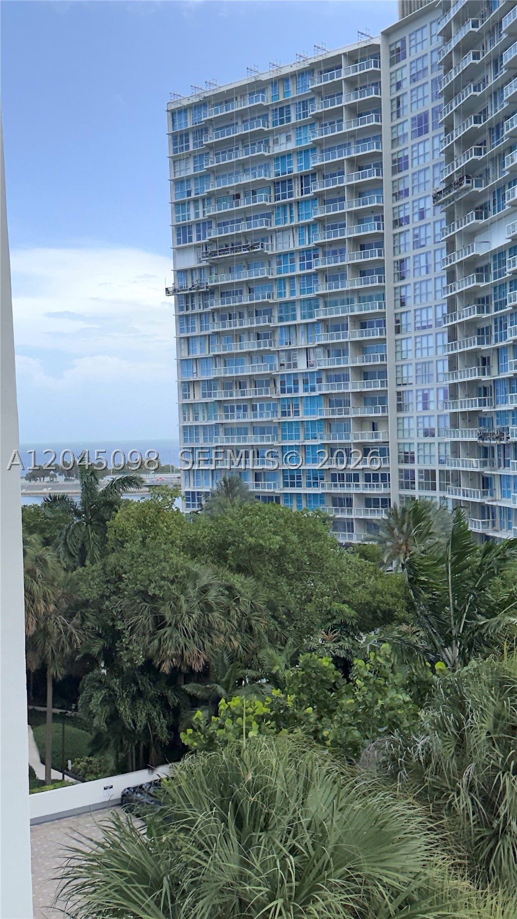 image Brickell Bay Club37
