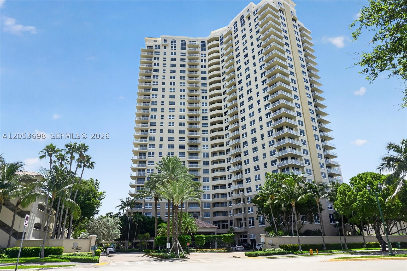 19501 W Country Clb Dr #2401