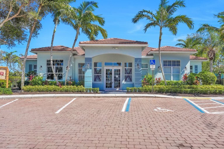 1942 Alamanda Way