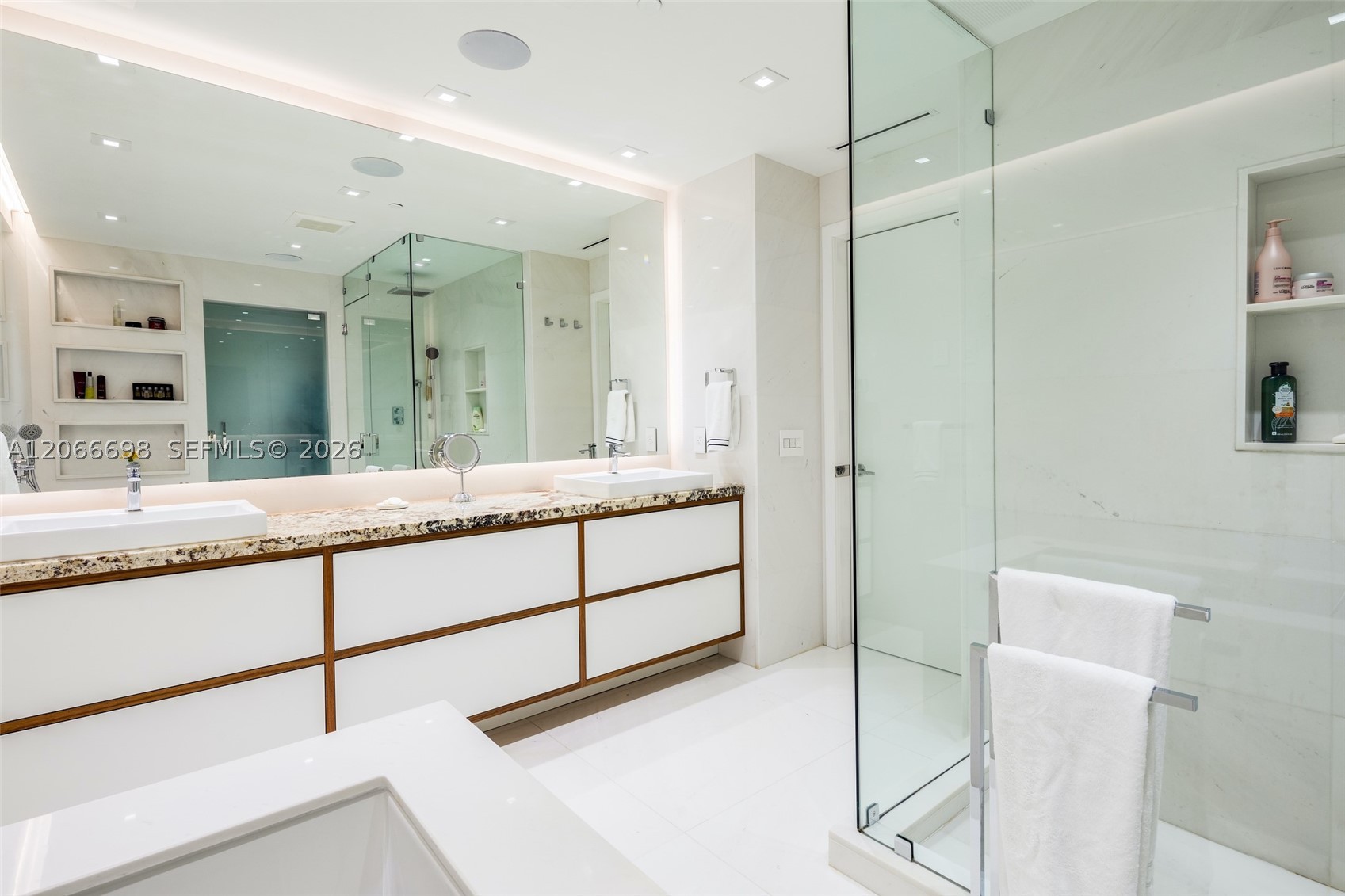 360 Ocean Dr #804S Key Biscayne, FL 33149