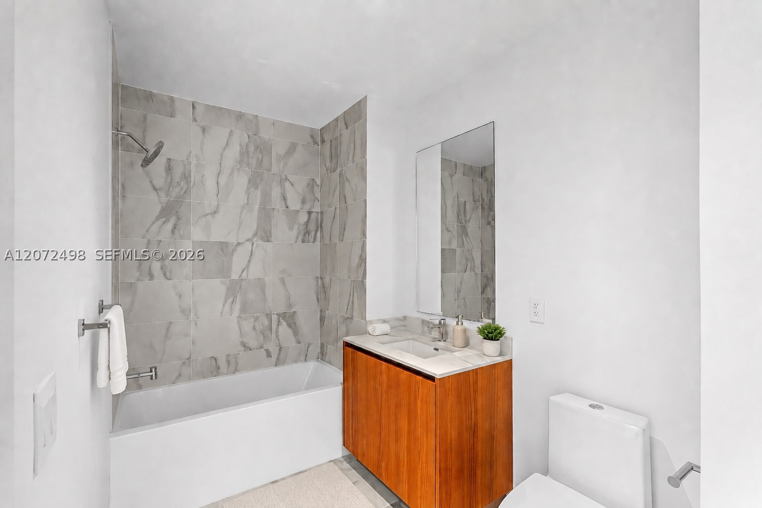 1400 Biscayne Blvd #4206 Miami, FL 33132