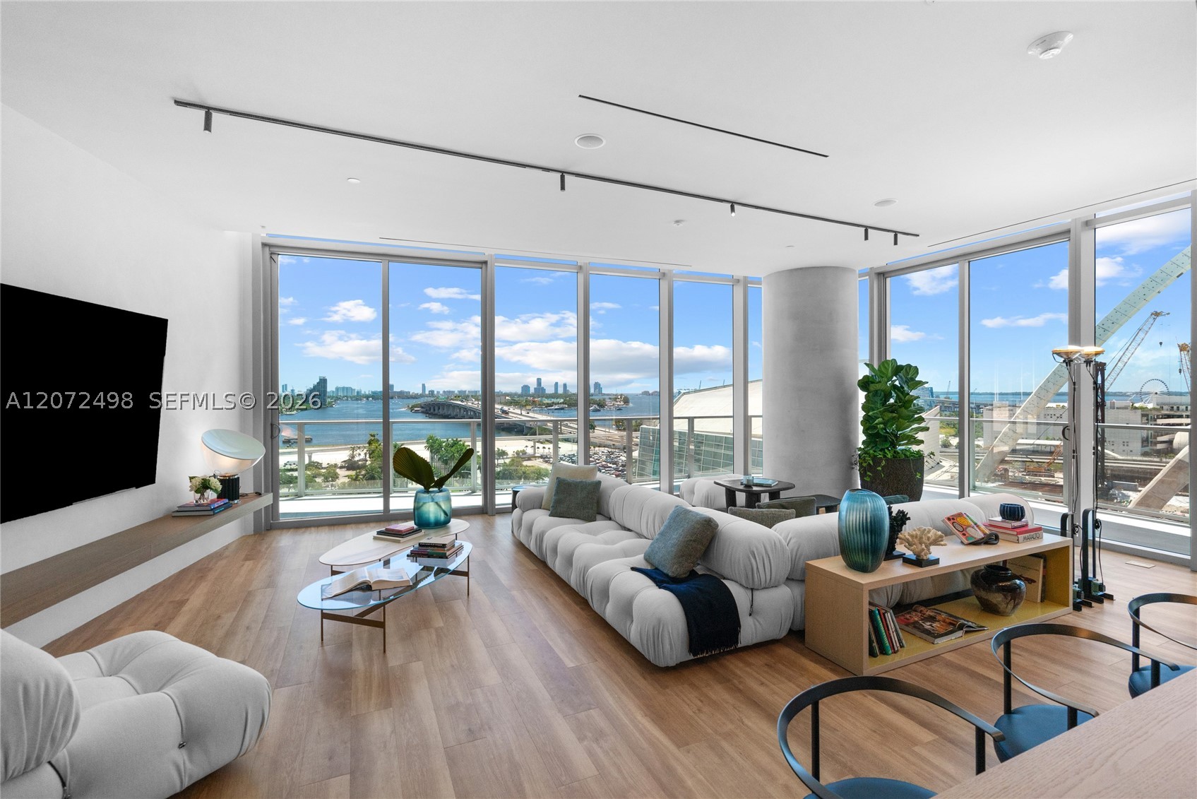 1400 Biscayne Blvd #4206 Miami, FL 33132