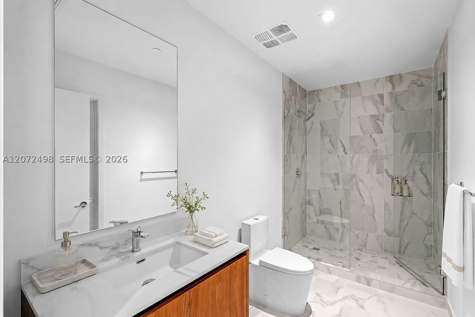 1400 Biscayne Blvd #4206 Miami, FL 33132
