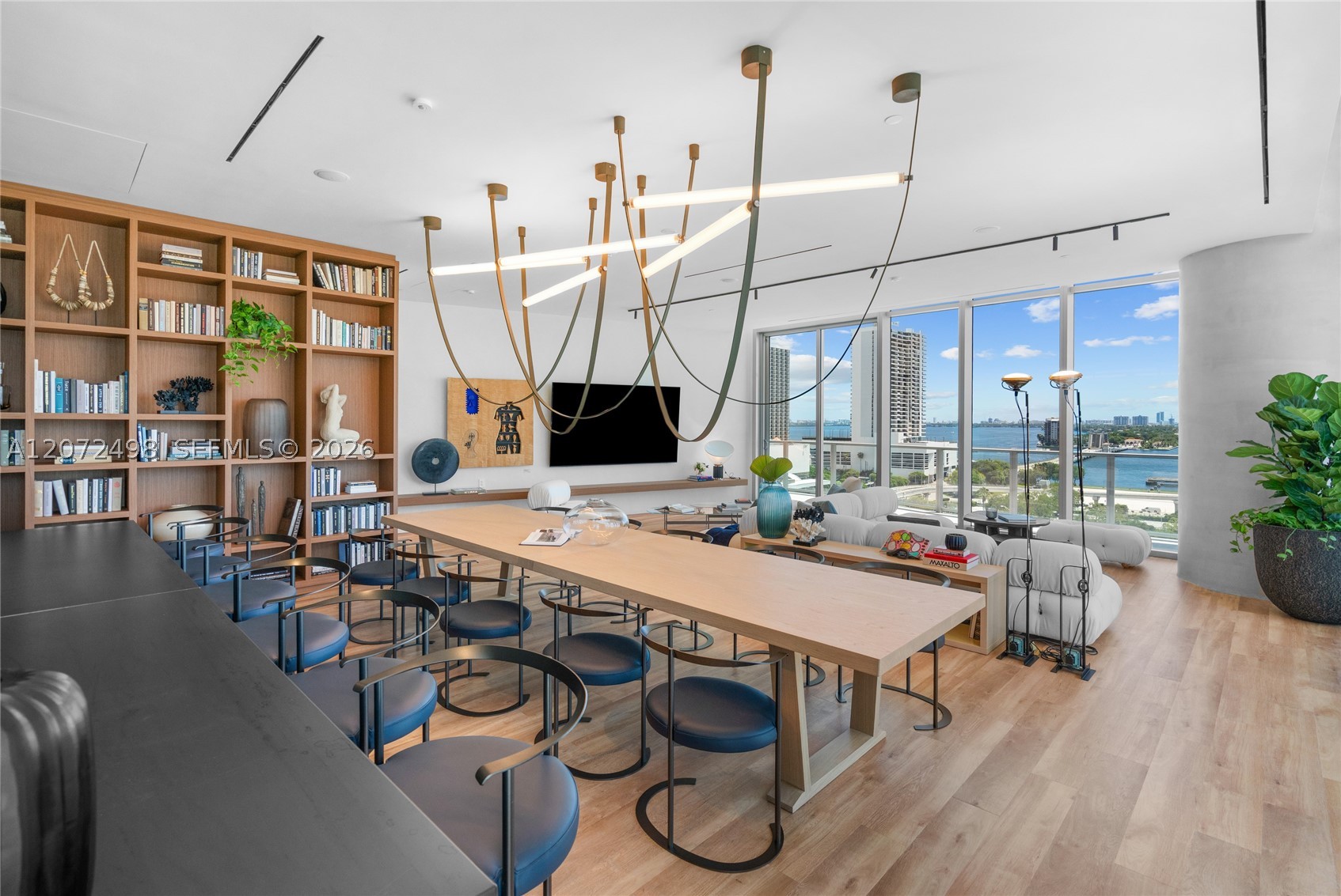 1400 Biscayne Blvd #4206 Miami, FL 33132