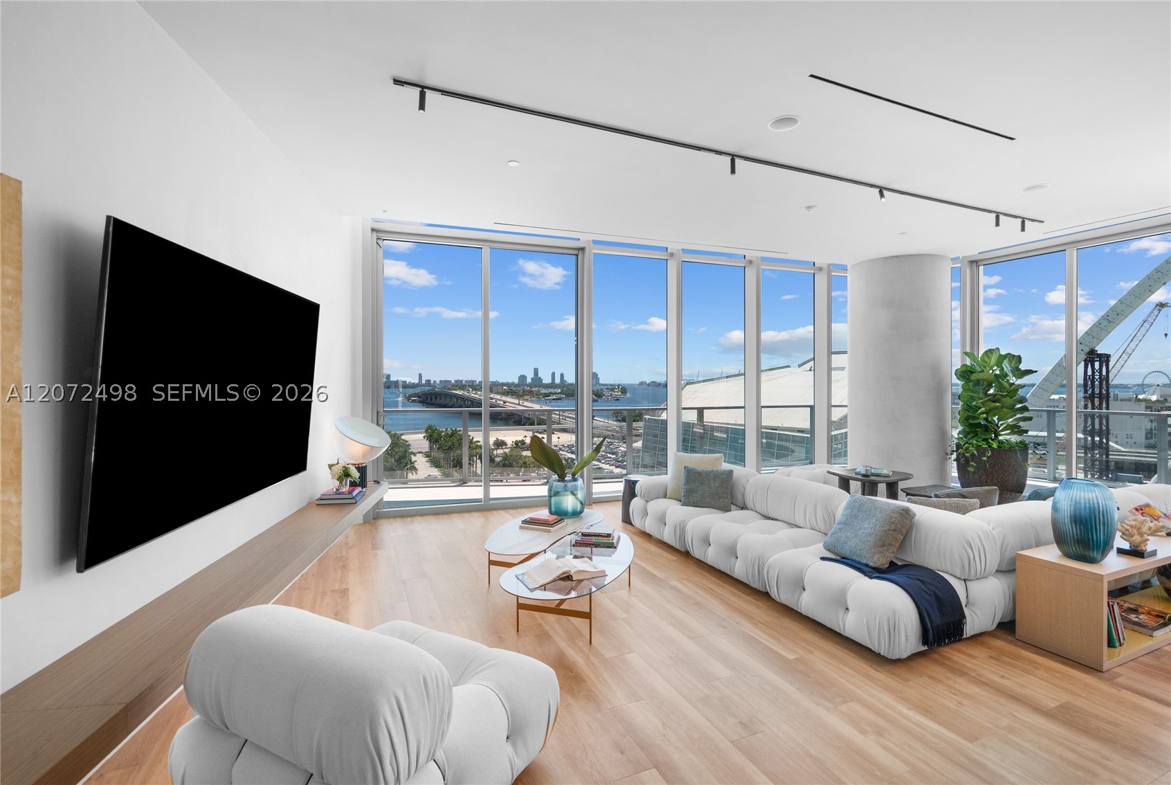 1400 Biscayne Blvd #4206 Miami, FL 33132