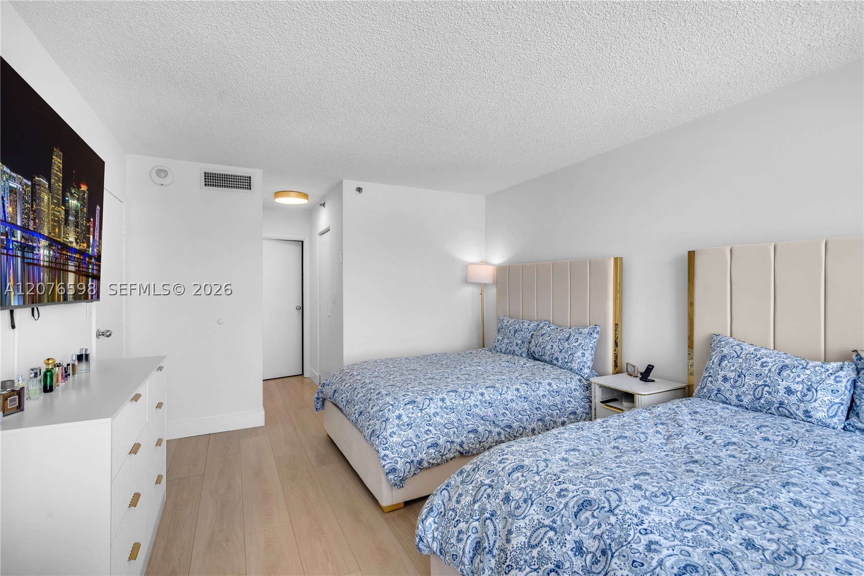 4101 Pine Tree Dr #1105 Miami Beach, FL 33140