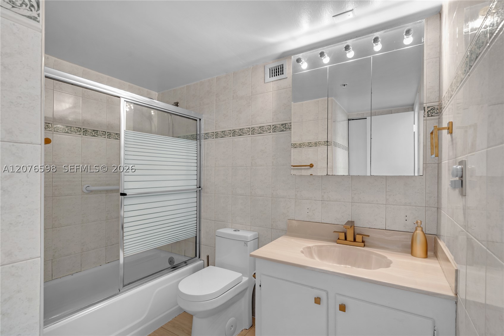 4101 Pine Tree Dr #1105 Miami Beach, FL 33140