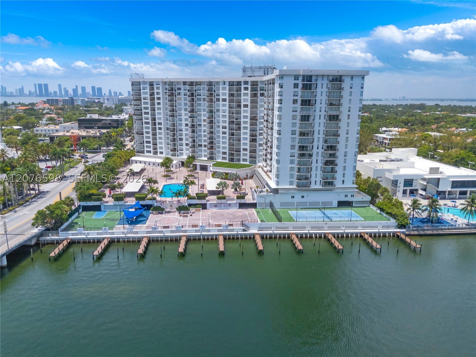 4101 Pine Tree Dr #1105 Miami Beach, FL 33140