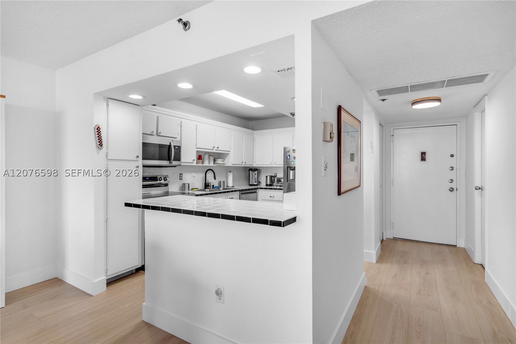 4101 Pine Tree Dr #1105 Miami Beach, FL 33140
