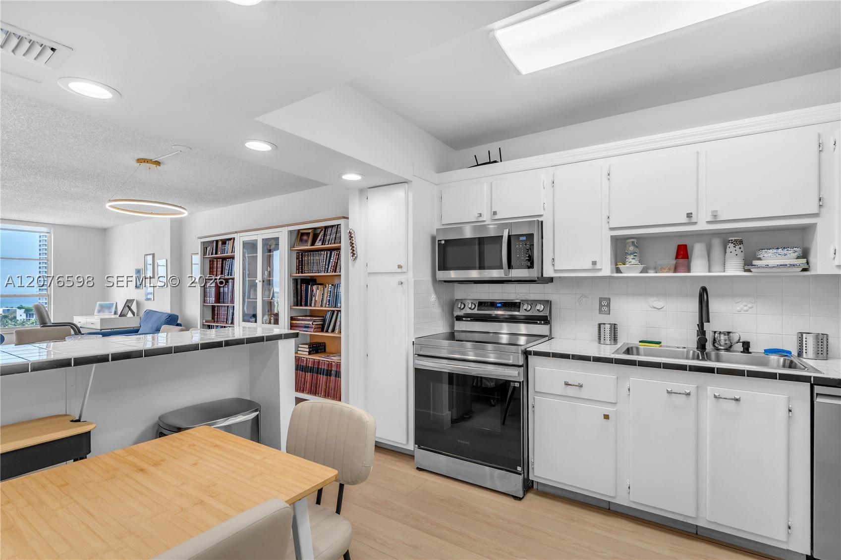 4101 Pine Tree Dr #1105 Miami Beach, FL 33140