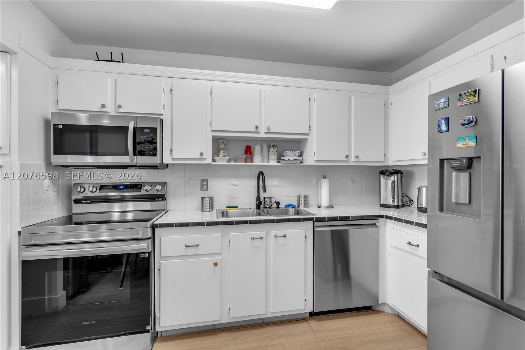 4101 Pine Tree Dr #1105 Miami Beach, FL 33140