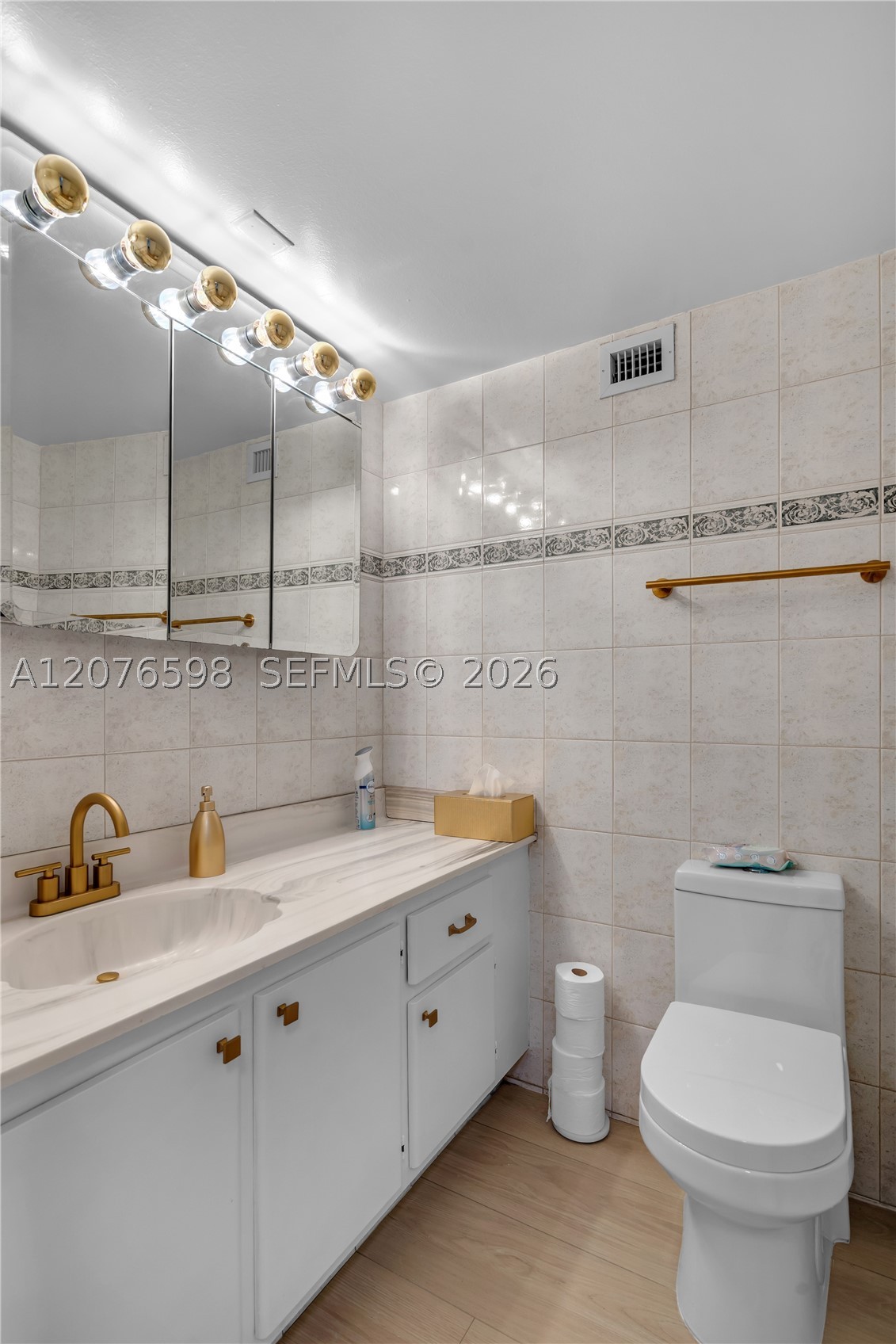 4101 Pine Tree Dr #1105 Miami Beach, FL 33140