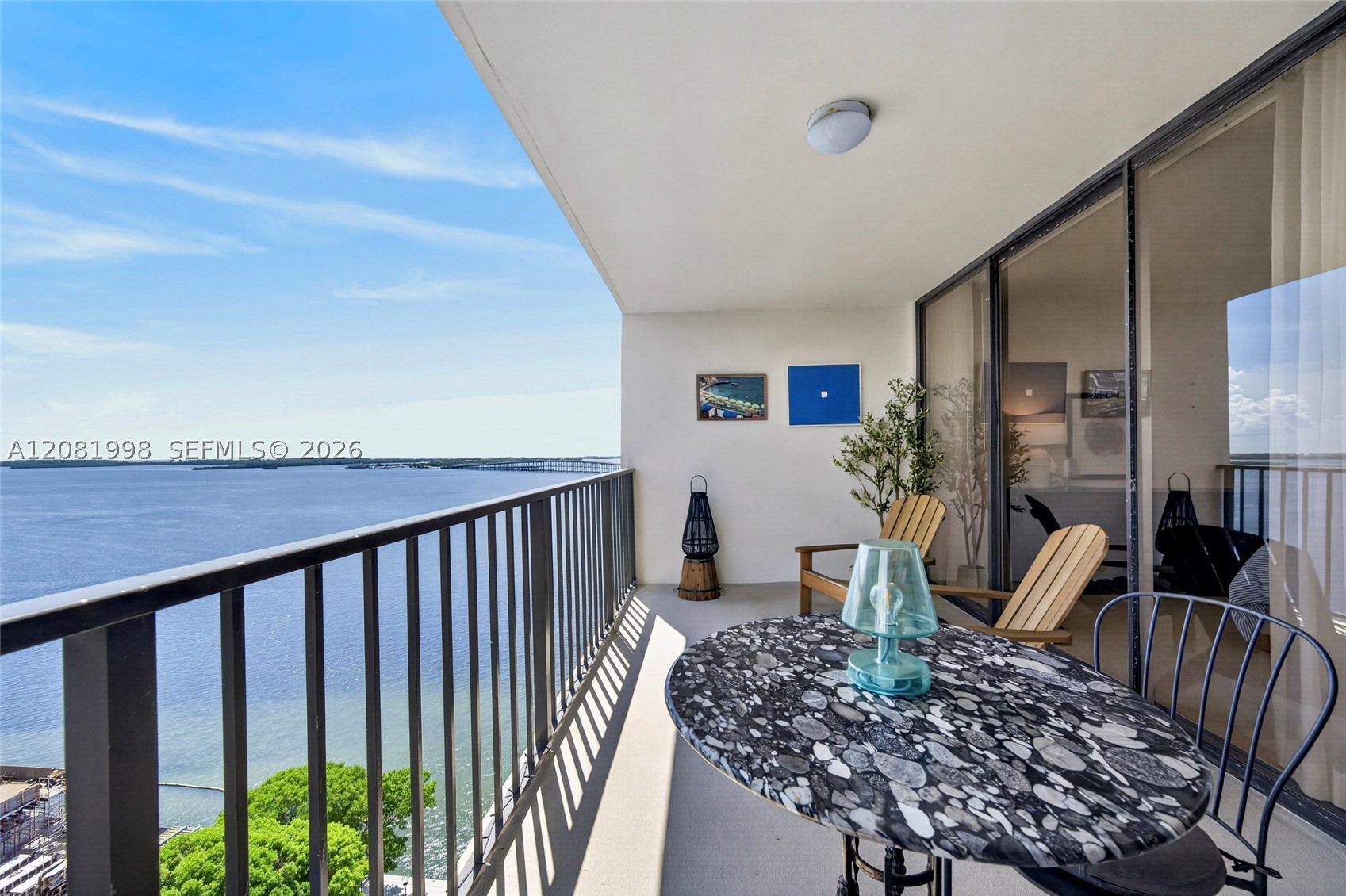 image Brickell Place I10