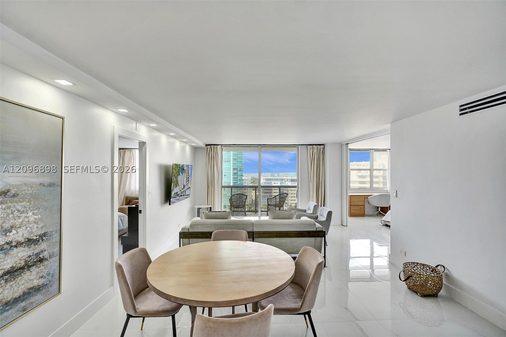 6039 Collins Ave #1736 Miami Beach, FL 33140