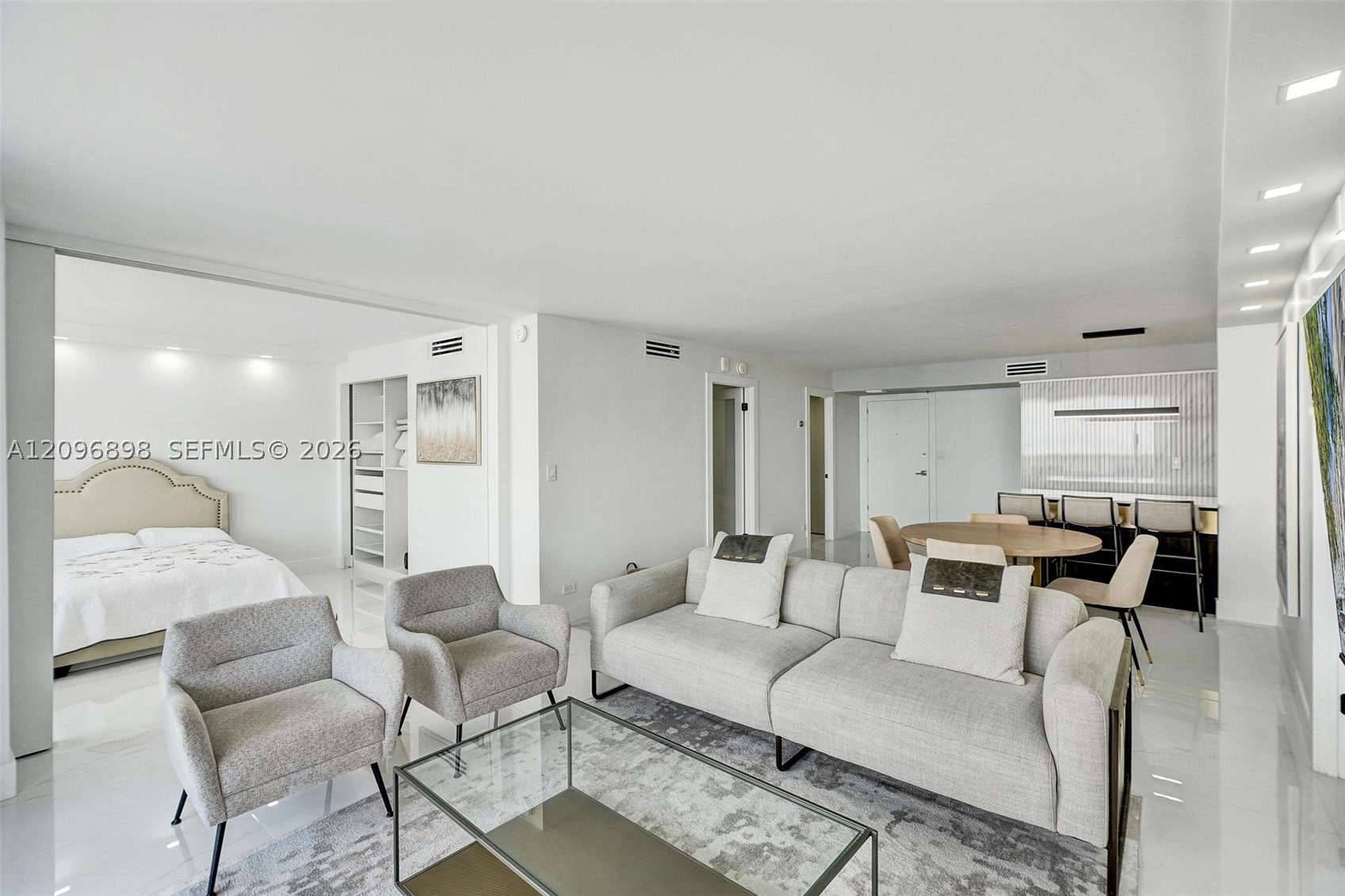 6039 Collins Ave #1736 Miami Beach, FL 33140