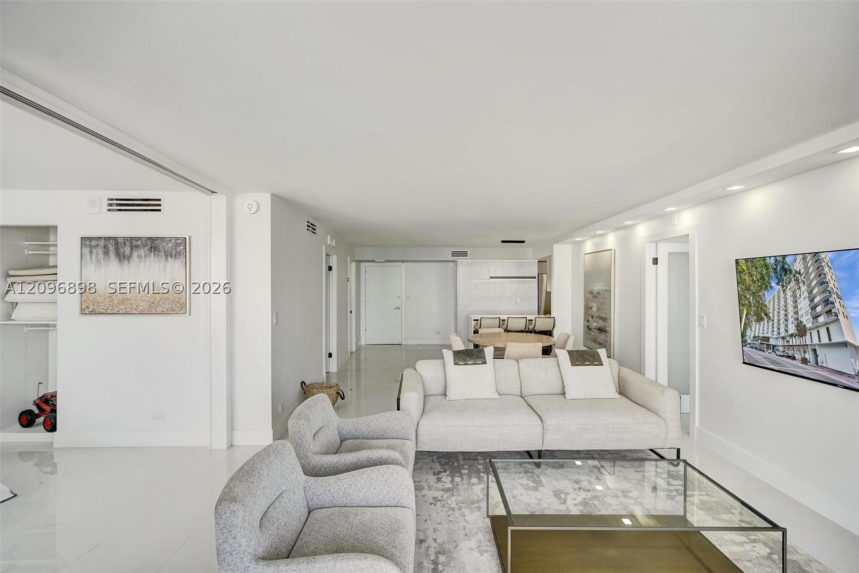 6039 Collins Ave #1736 Miami Beach, FL 33140