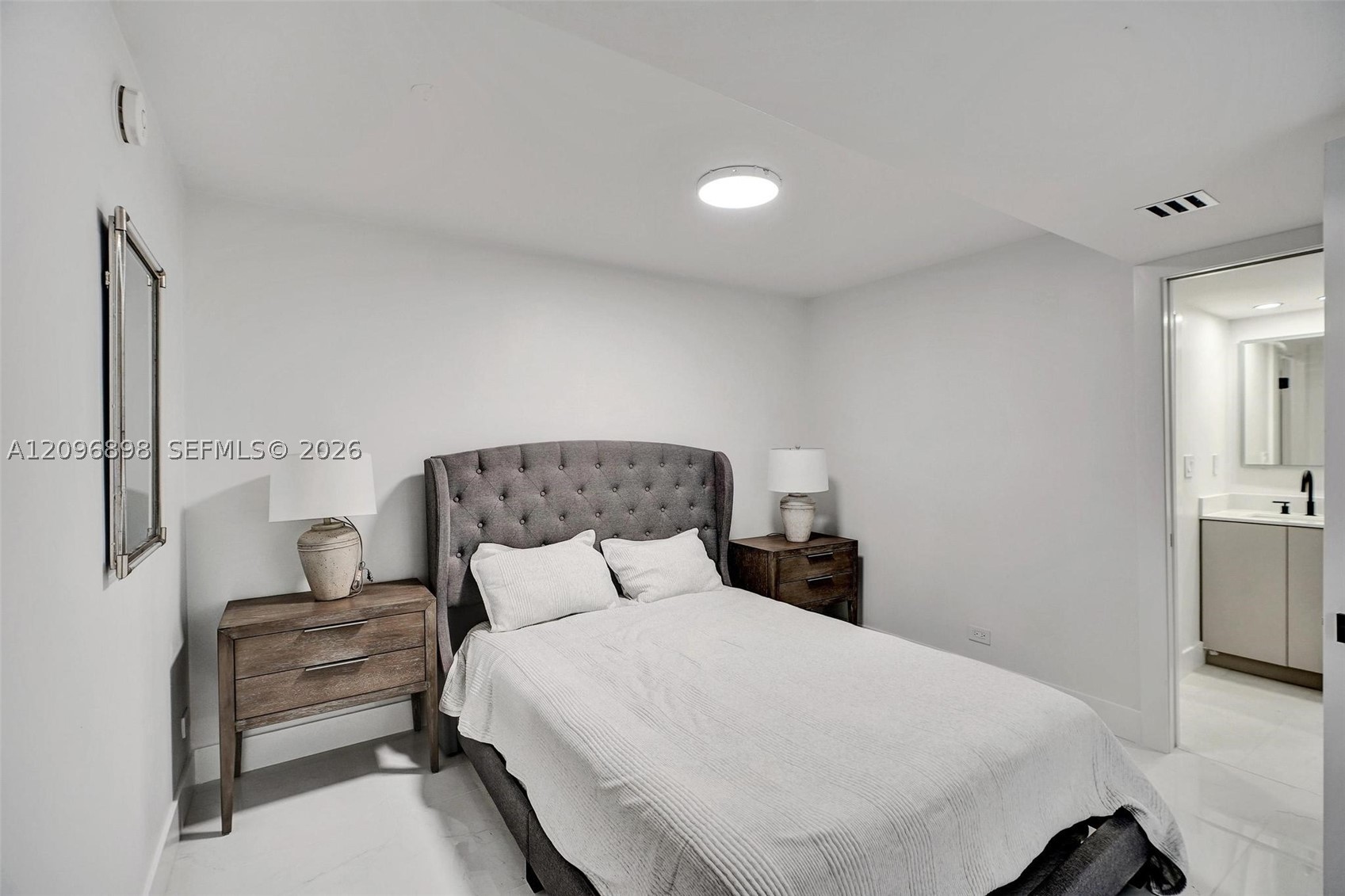 6039 Collins Ave #1736 Miami Beach, FL 33140