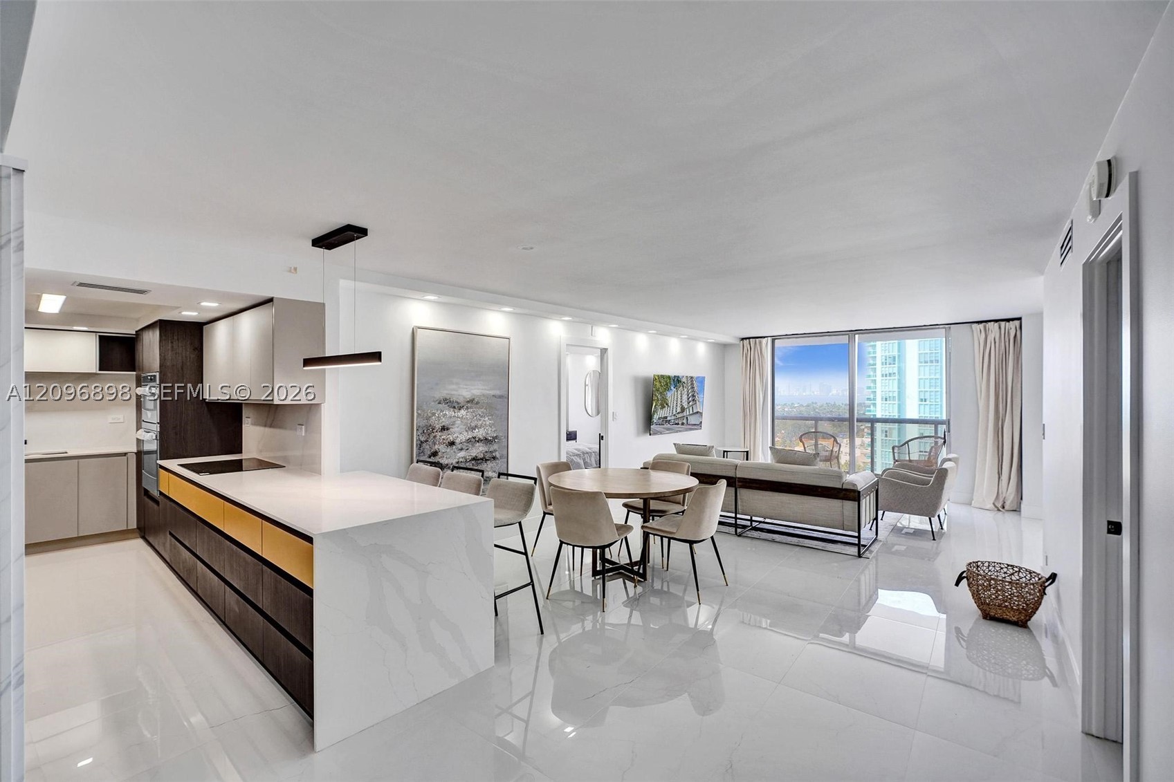6039 Collins Ave #1736 Miami Beach, FL 33140