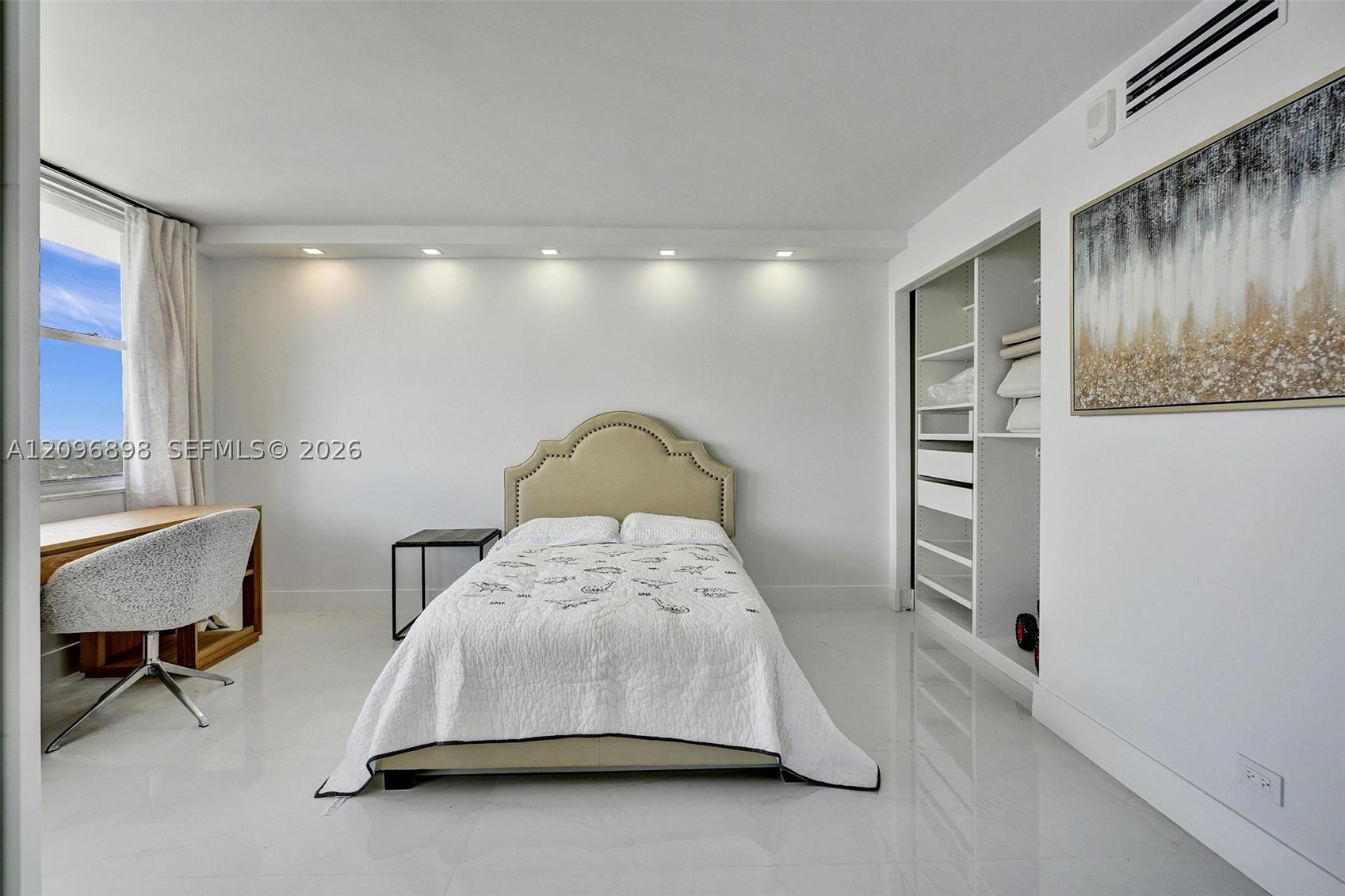 6039 Collins Ave #1736 Miami Beach, FL 33140