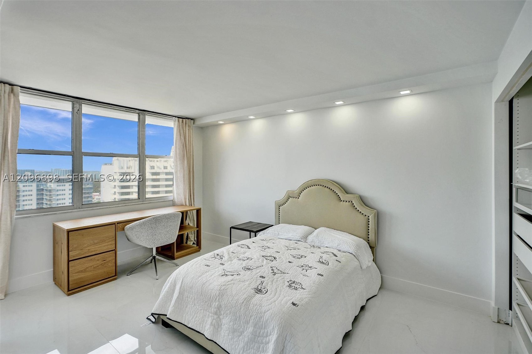 6039 Collins Ave #1736 Miami Beach, FL 33140