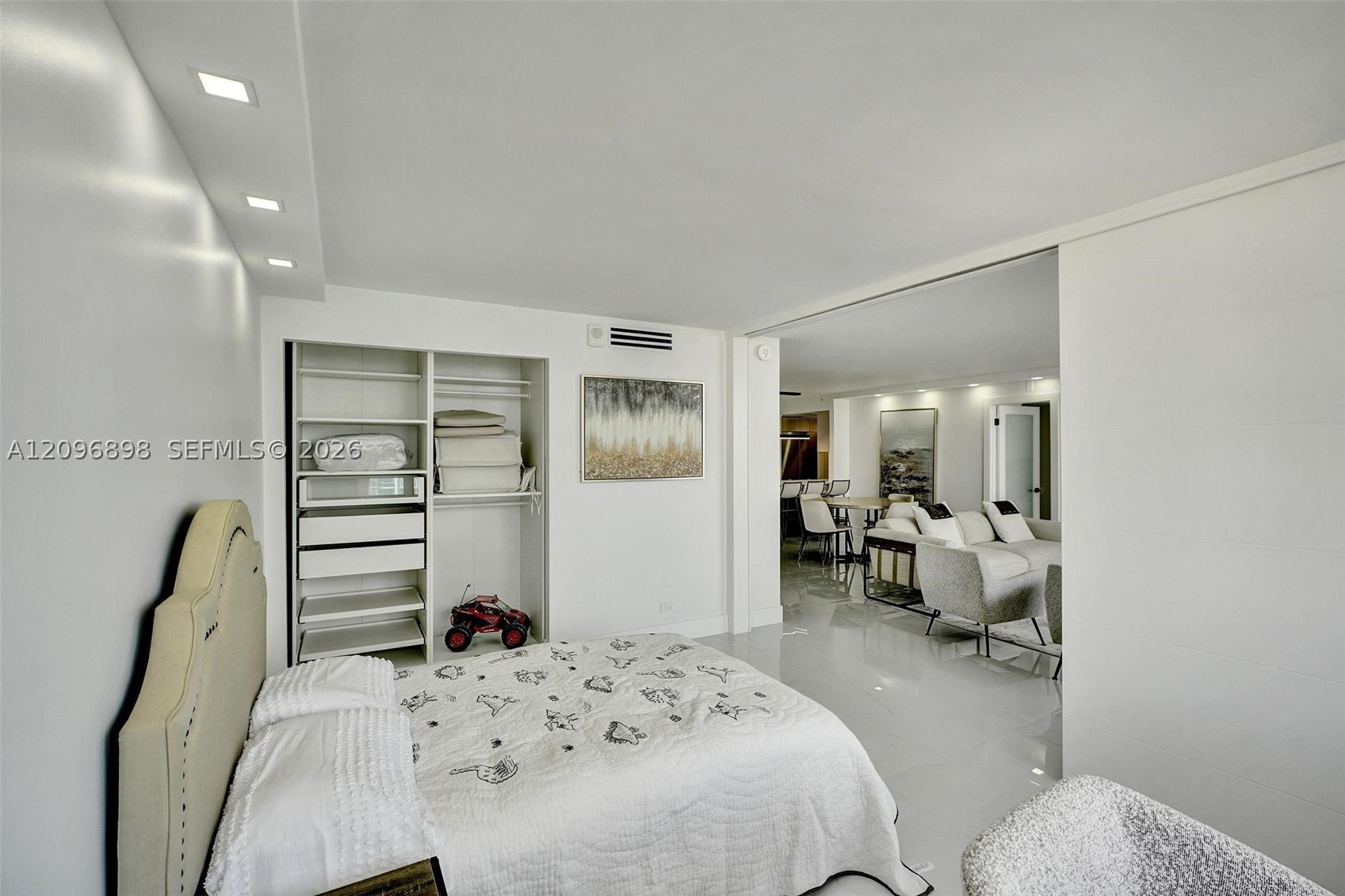6039 Collins Ave #1736 Miami Beach, FL 33140