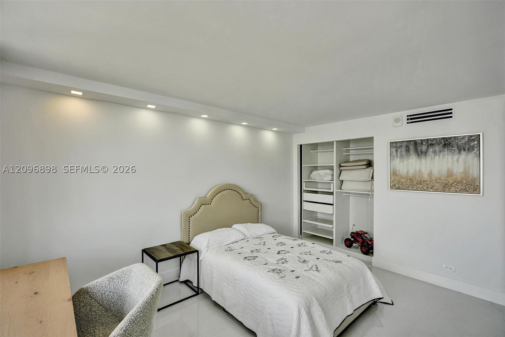 6039 Collins Ave #1736 Miami Beach, FL 33140