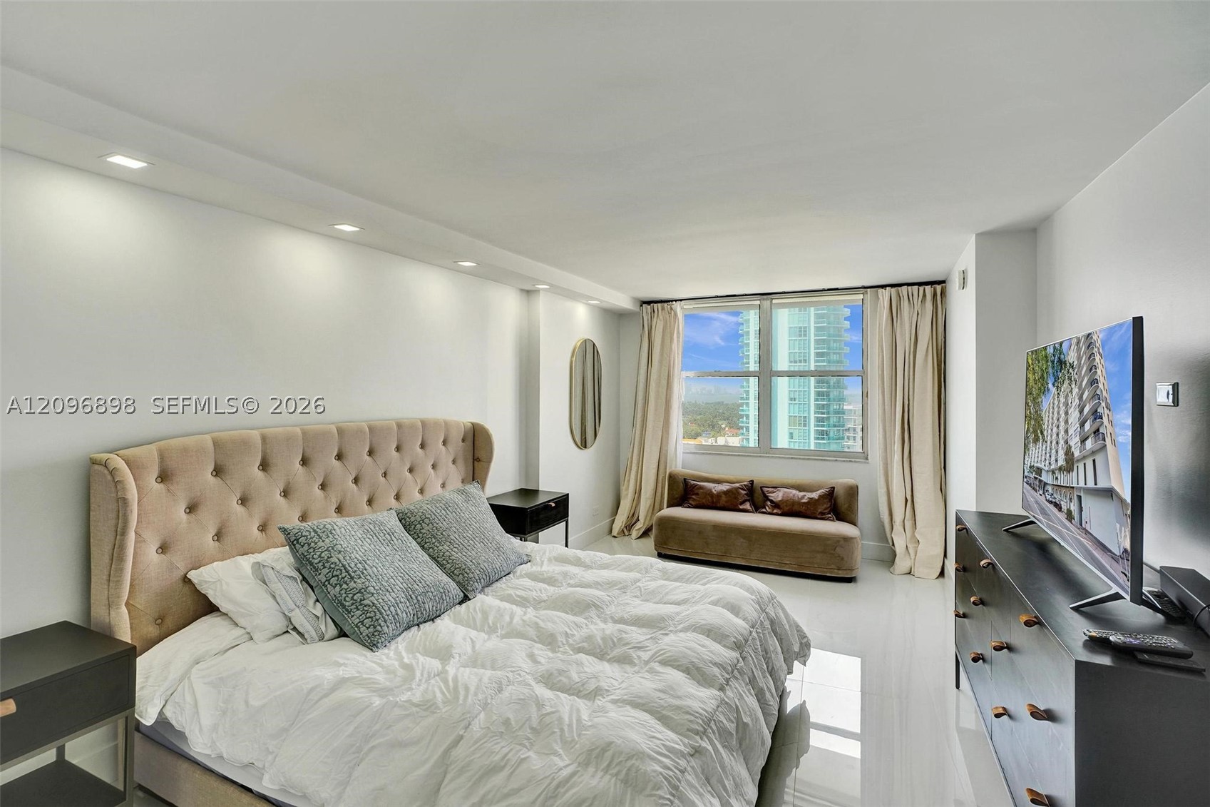 6039 Collins Ave #1736 Miami Beach, FL 33140