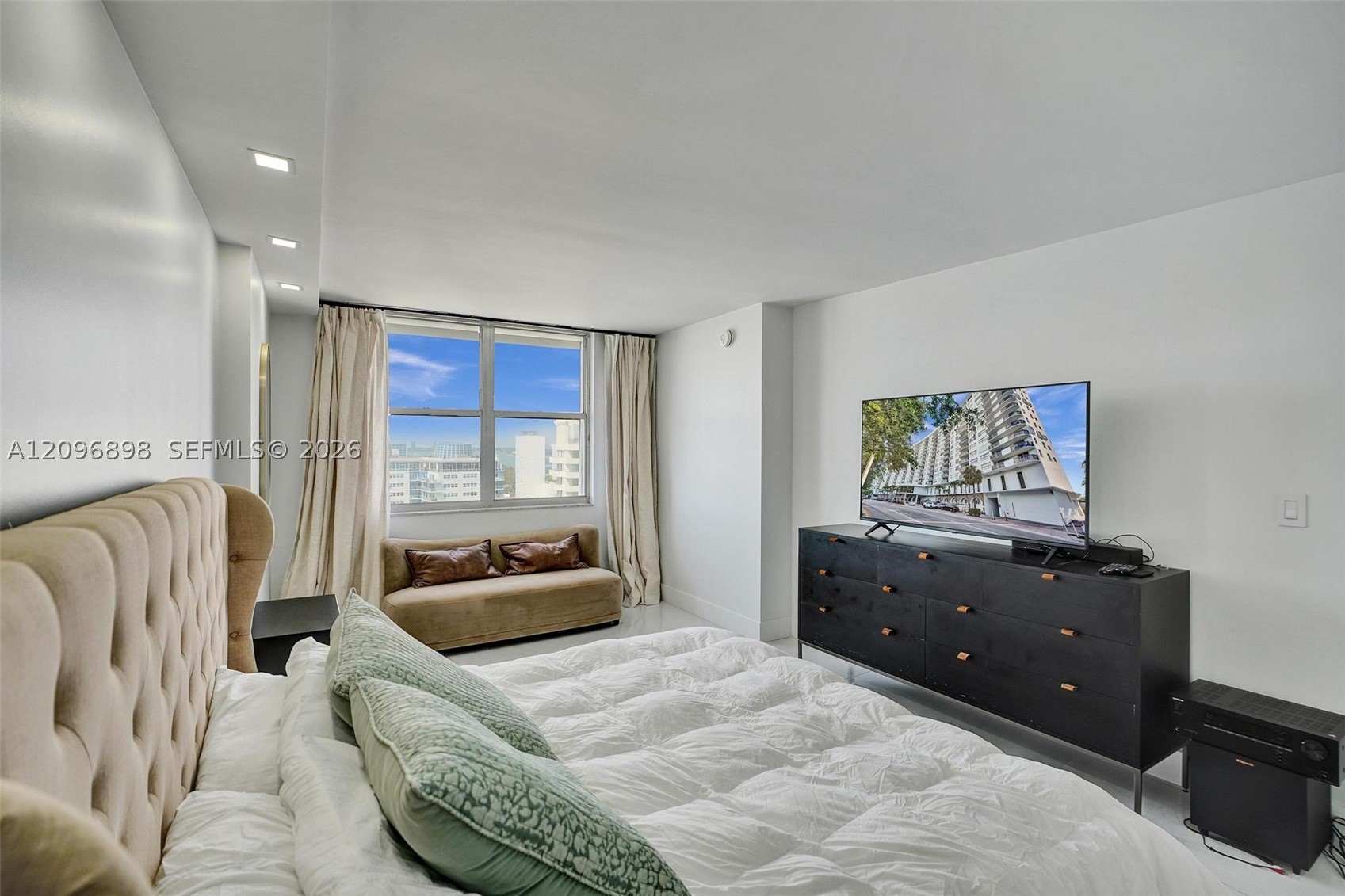 6039 Collins Ave #1736 Miami Beach, FL 33140